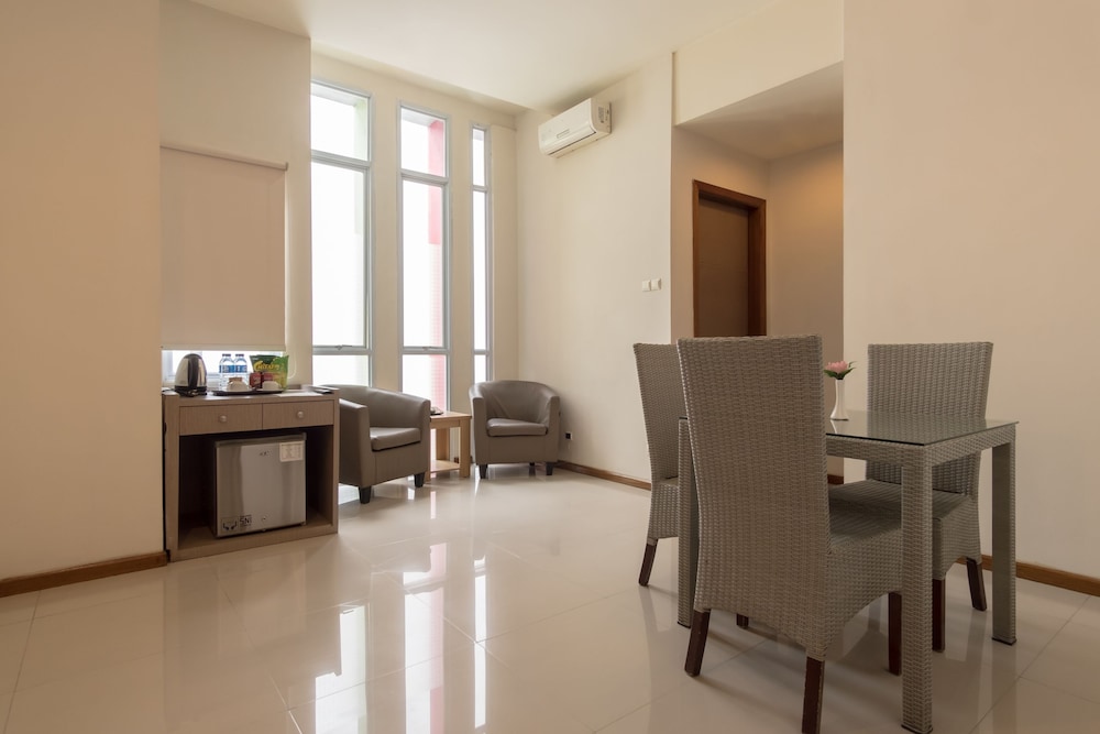 Oyo 319 Putra Mulia Hotel 27/32