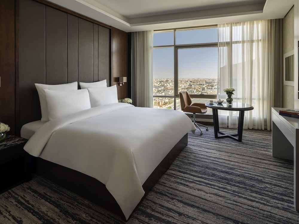 SUPERIOR, KING BED