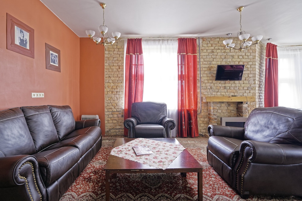 Viktorija Hotel 33/50