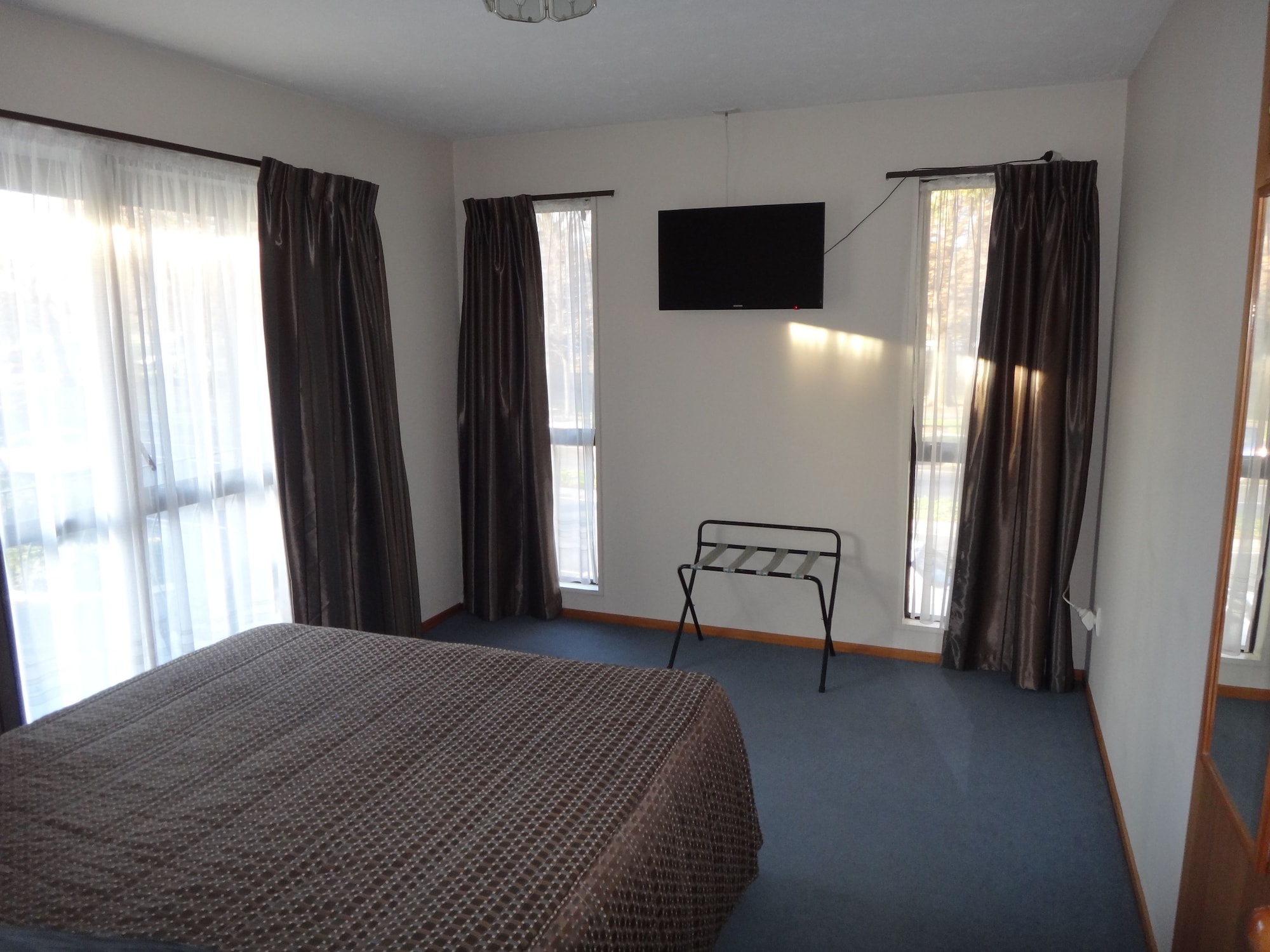 1 Bedroom, 1 Single and 2 Double Beds