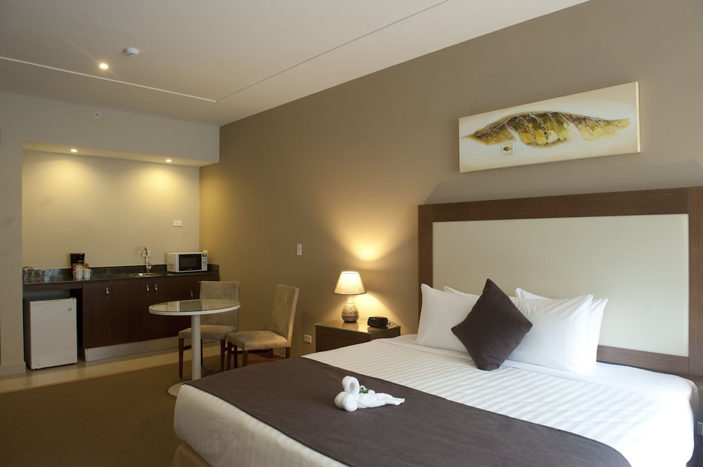 ROOM, KING BED, ACCESSIBLE