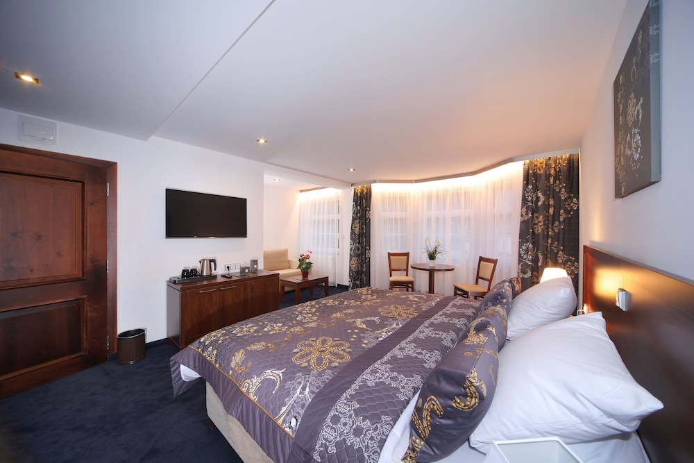 SUPERIOR, DOUBLE BED