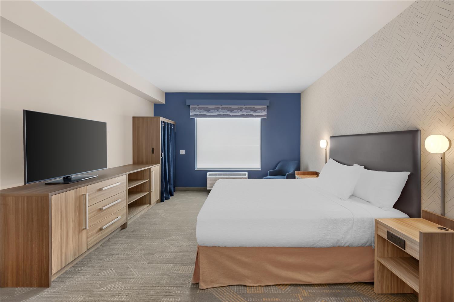 Studio, King Bed