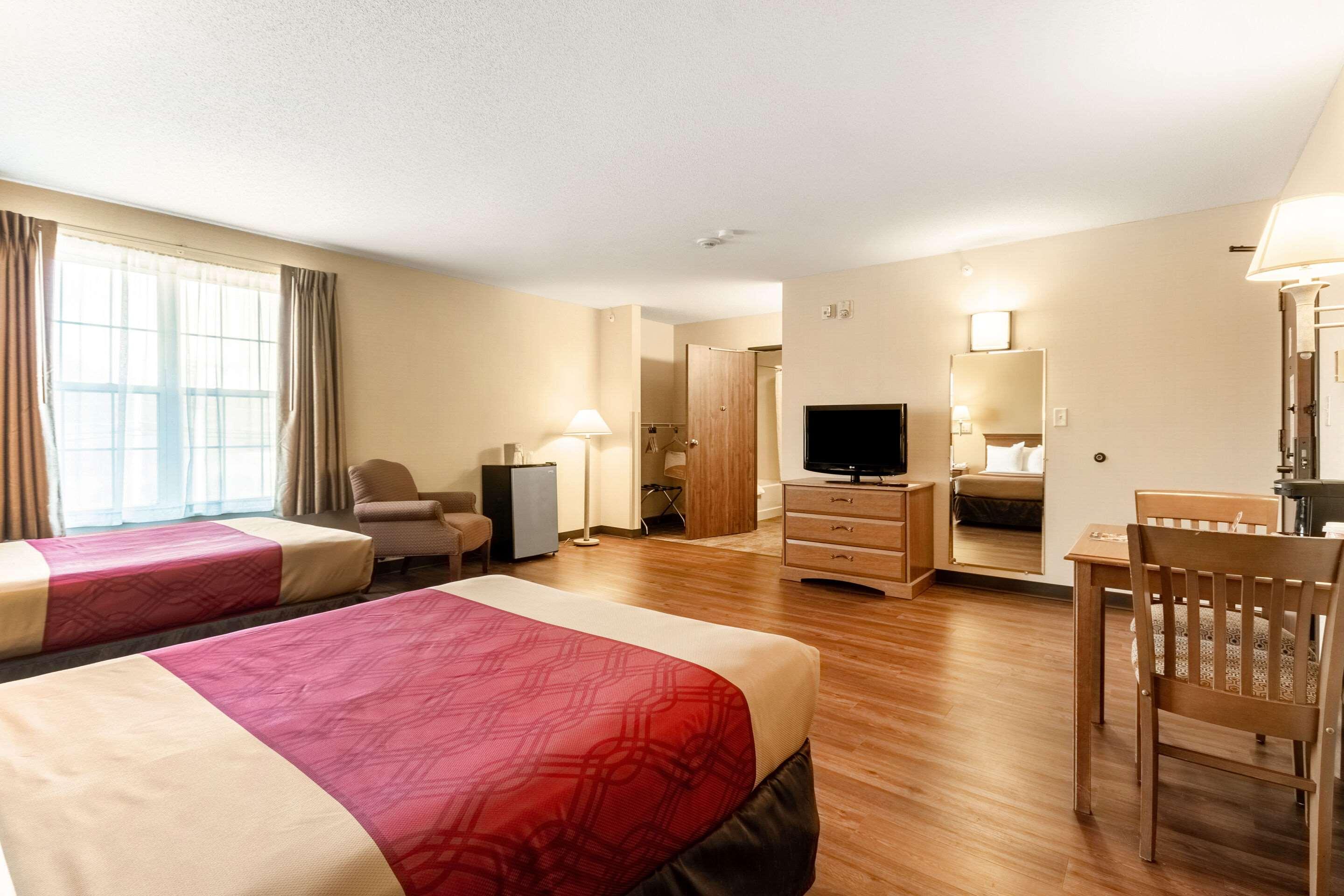 Econo Lodge 10/41