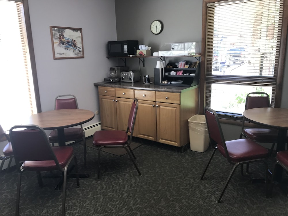 Snowshoe Motel 52/72