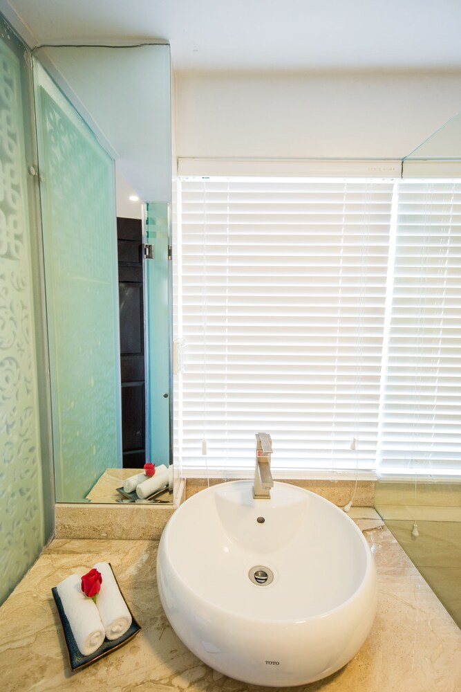 Little Hanoi Deluxe Hotel 43/55