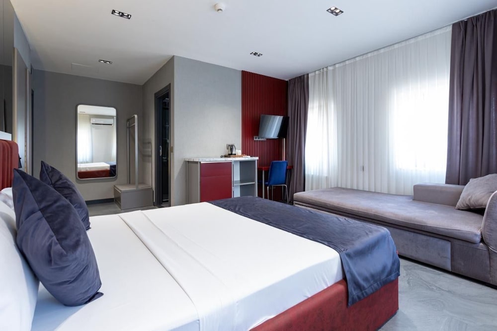 DELUXE, DOUBLE BED