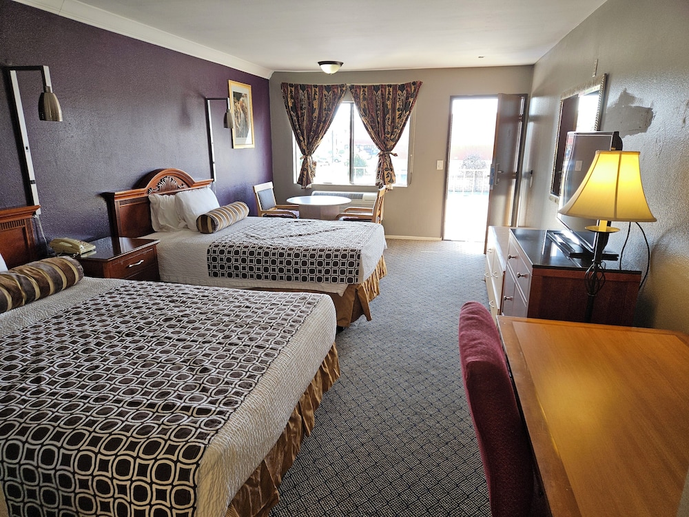 Fullerton Inn 30/53