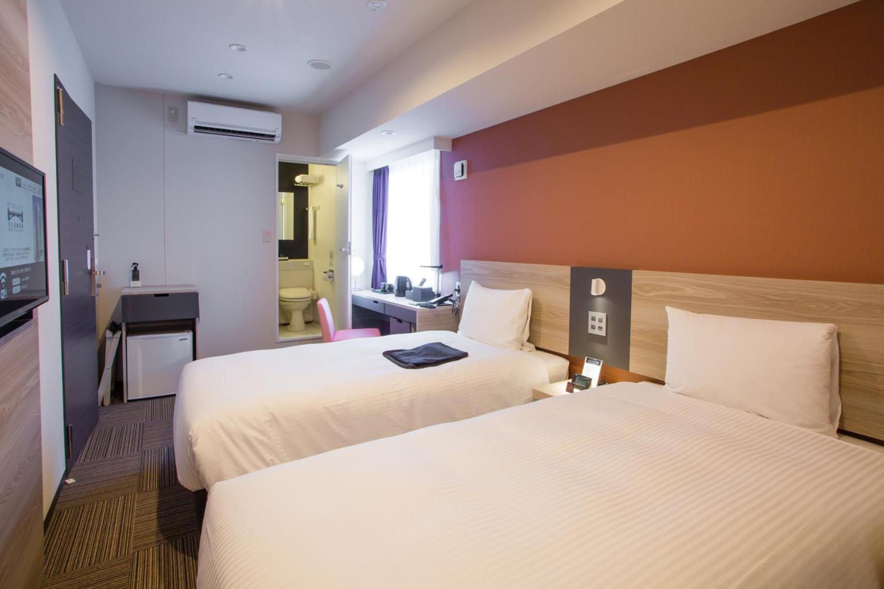 DELUXE, TWIN BEDS, SMOKING