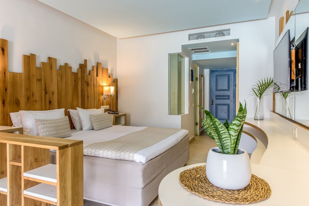 Junior Suite, King Bed, Sea View, Pool Access، Lyttos Beach Hotel 2/5