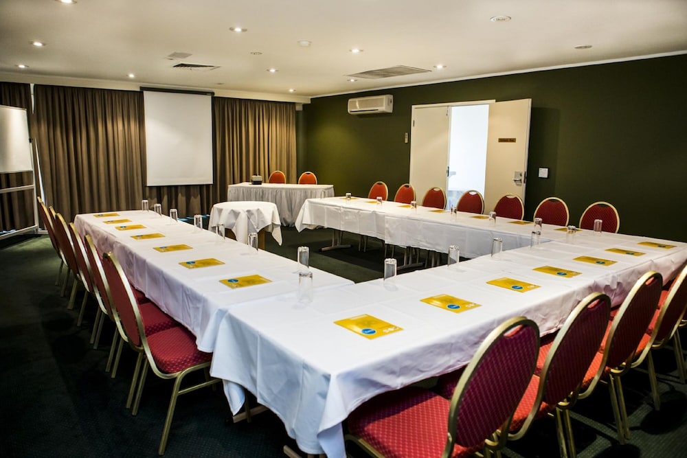 Sandown Regency 31/35