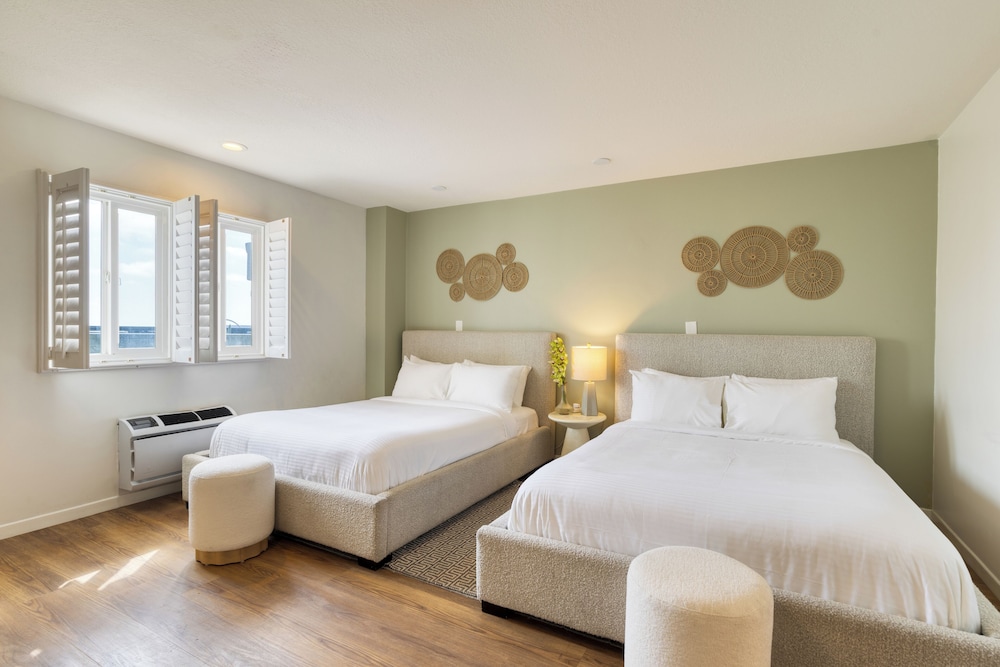 Classic, 2 Queen Beds