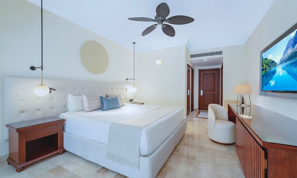 Junior Suite, 2 Double Beds, Pool Side, Sofa