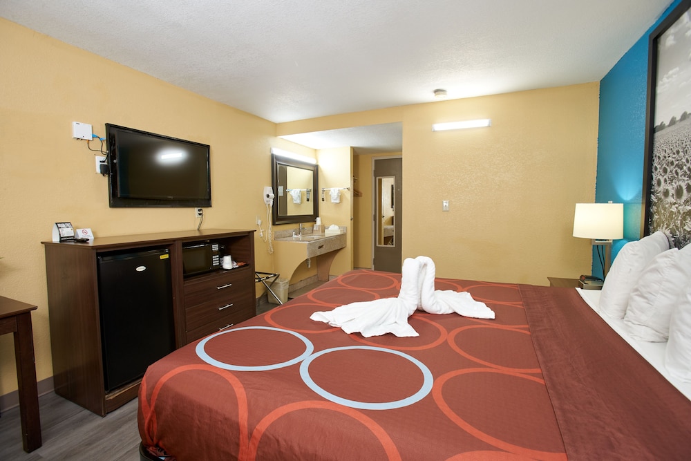 Super 8 by Wyndham Wichita Airport 16/47