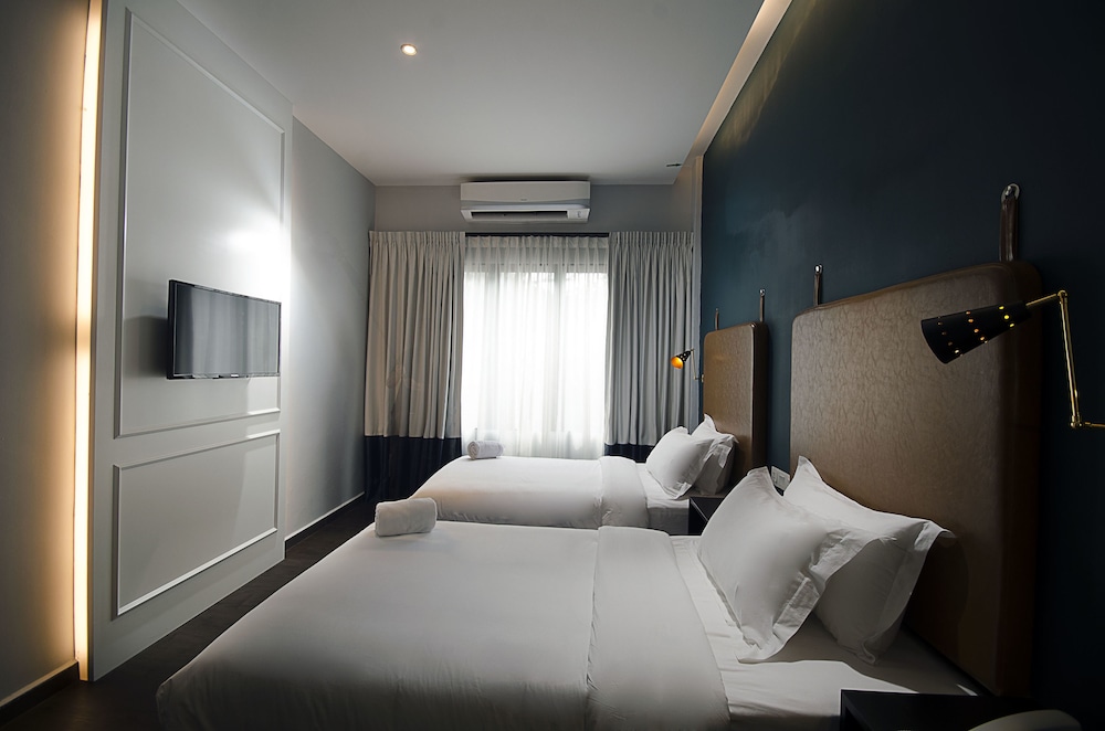 DELUXE, TWIN BEDS