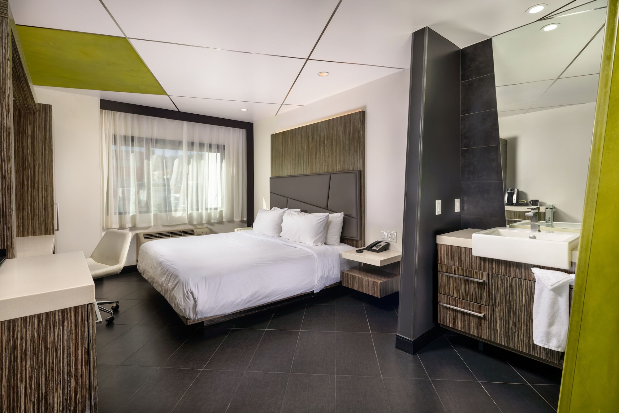 JUNIOR SUITE, STUDIO