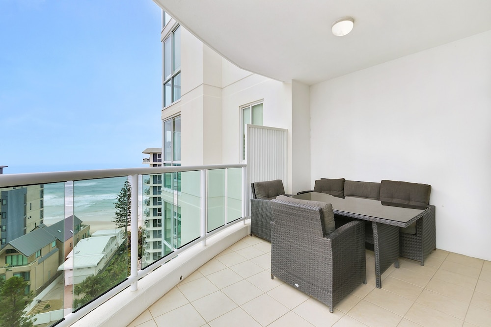 Pacific Views Resort 8/73