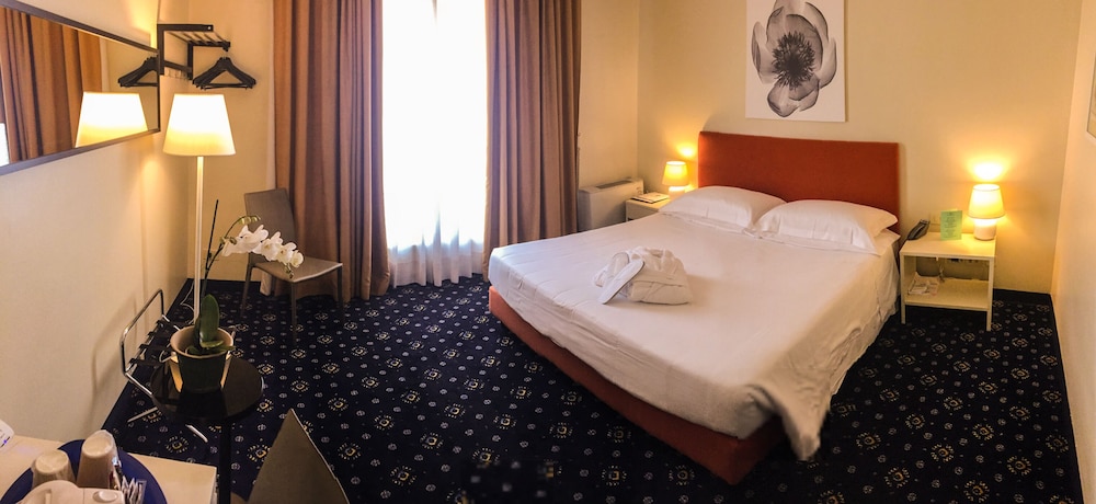 ROOM, TRIPLE