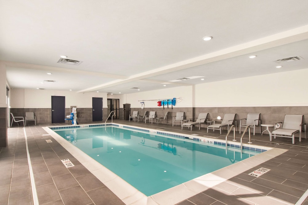 Comfort Inn & Suites Clarksville - Louisville North 42/69