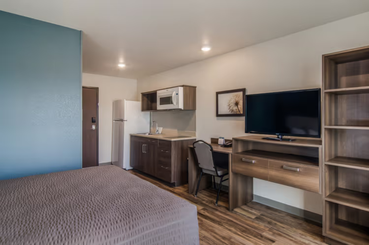 WoodSpring Suites Glendale Sports & Entertainment District 6/16
