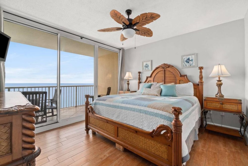 3 BEDROOMS, CONDO, OCEAN VIEW