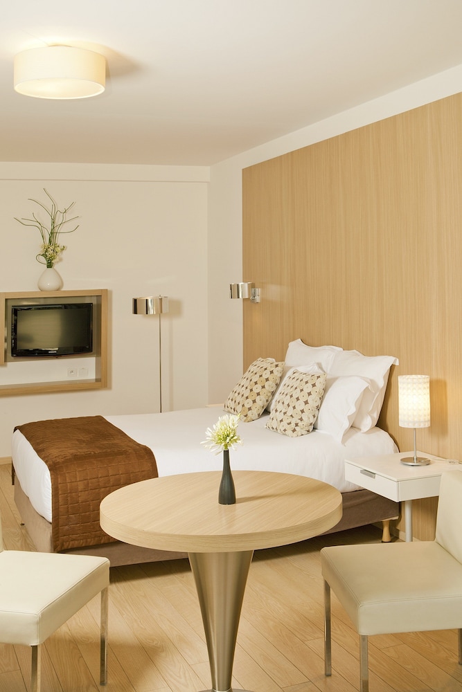 Residhome Carrieres La Defense 50/67