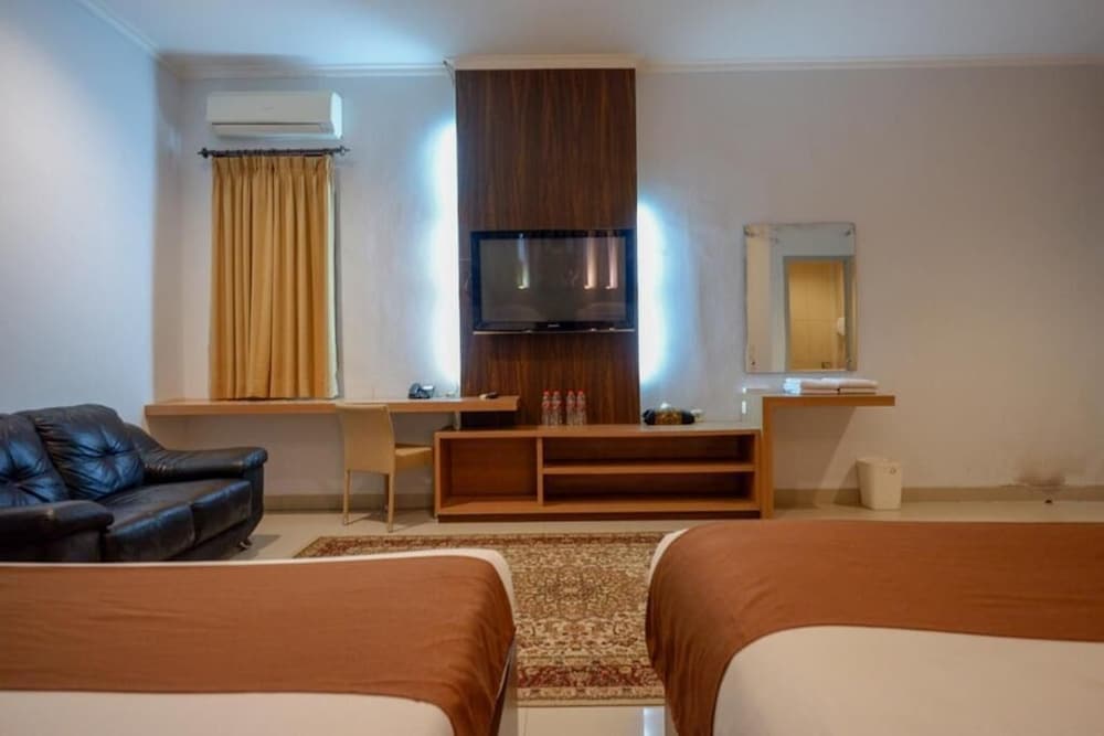 Dinasty Smart Hotel 30/66