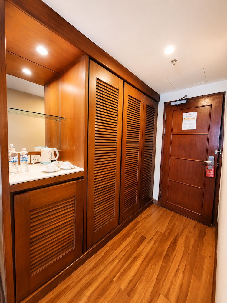 Sabah Oriental Hotel 36/69
