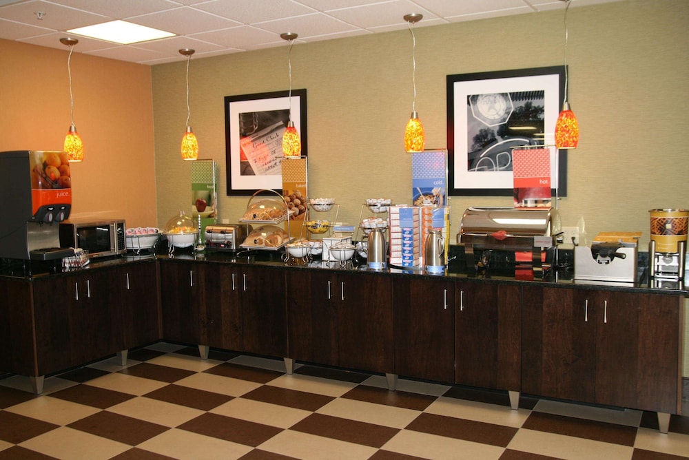 Hampton Inn Youngstown - North 63/80