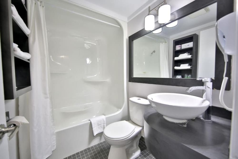Motel Newstar Laval 34/38