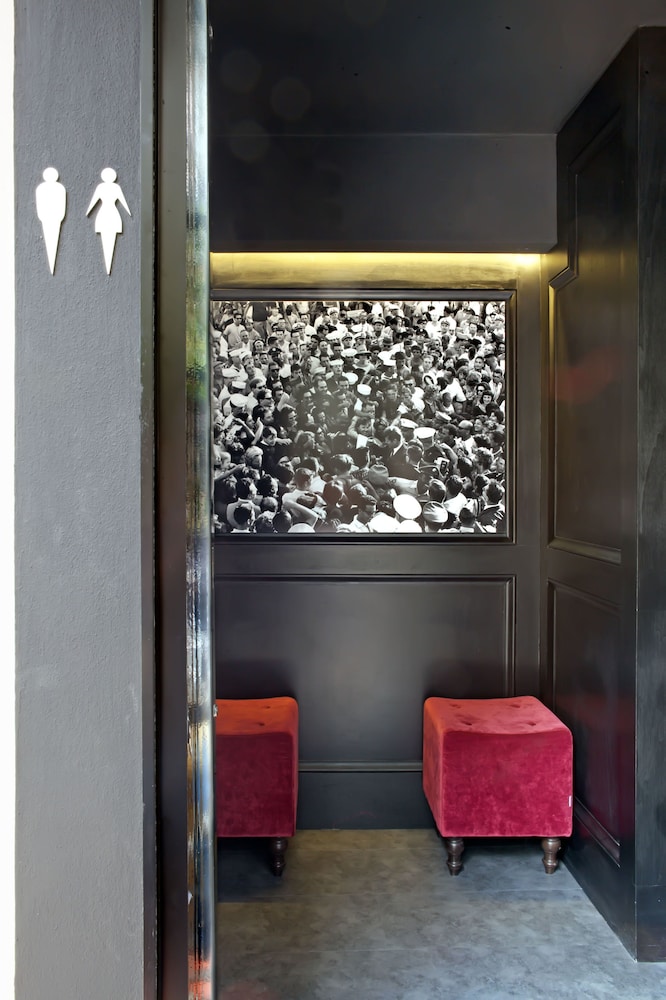THE CORNER TOWNHOUSE 7/50