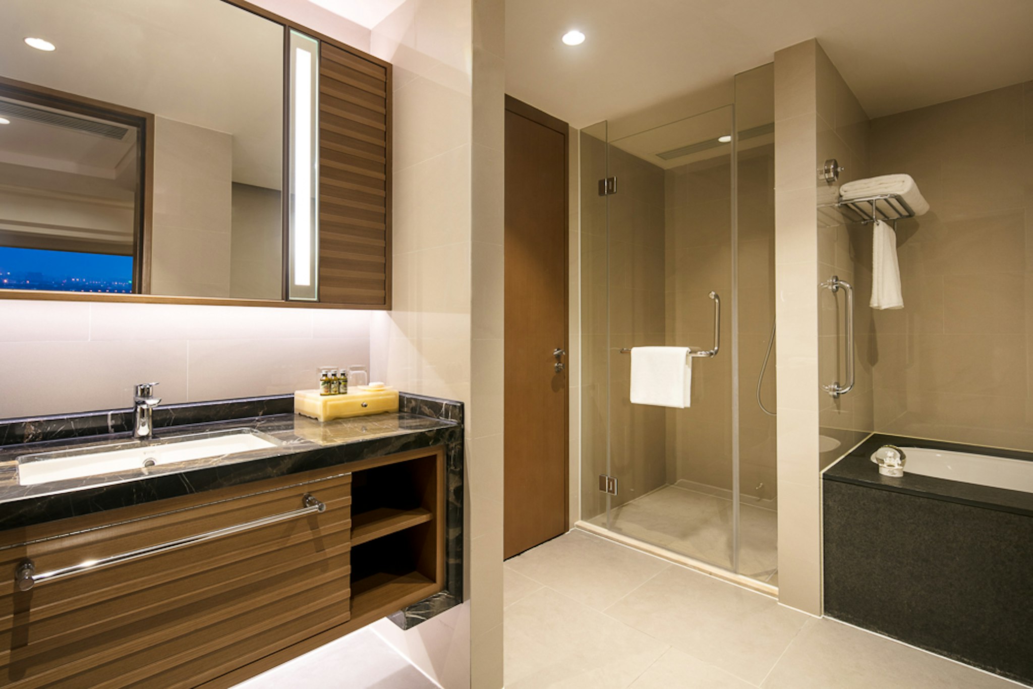 SOMERSET SWAN LAKE HEFEI 67/69