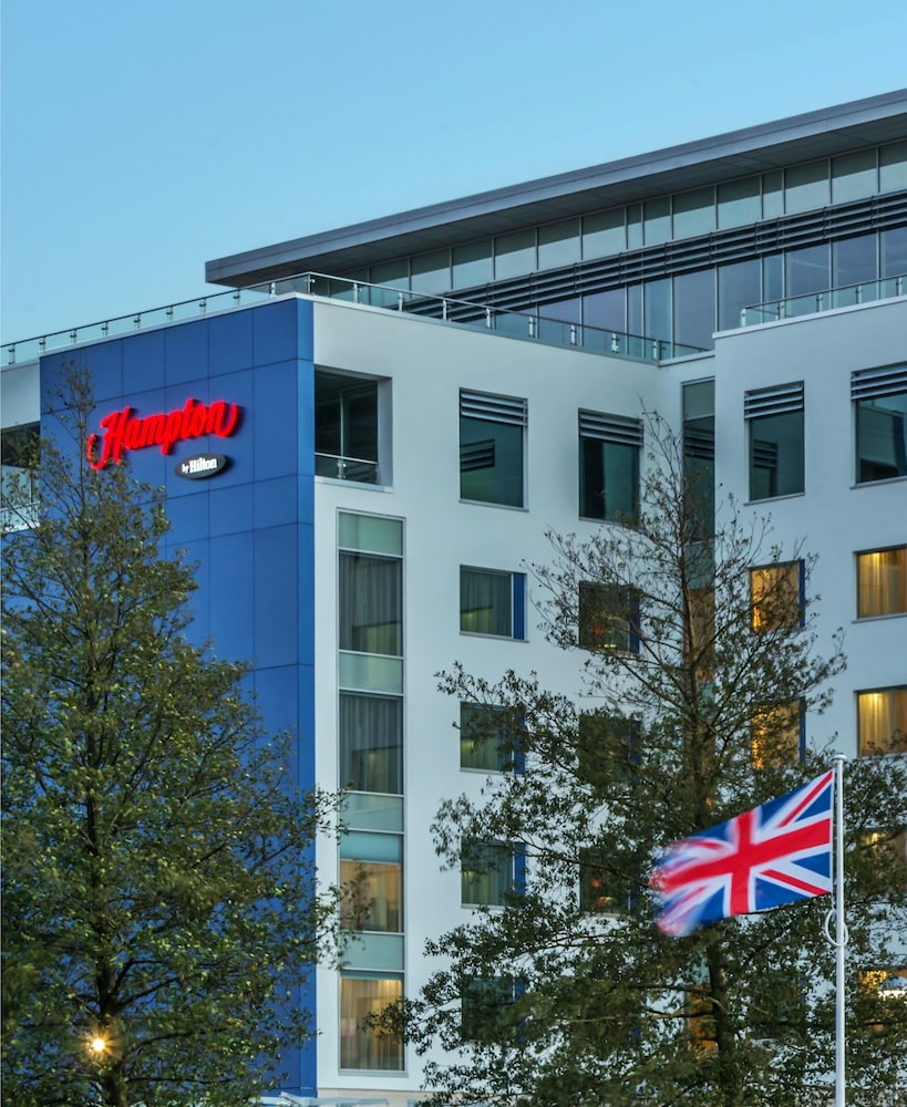 HAMPTON BY HILTON LONDON LUTON AIRPORT 1/50