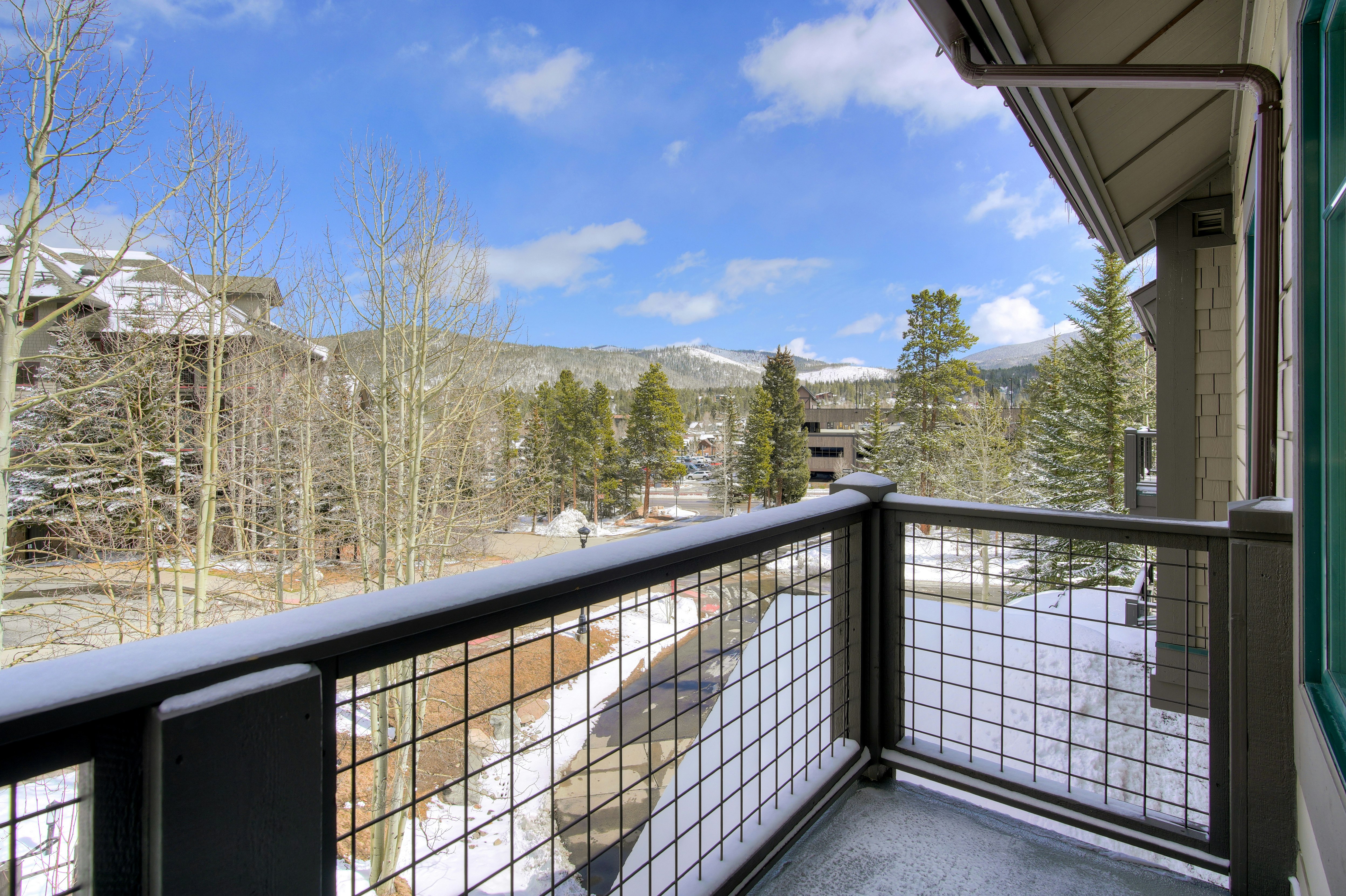 Mountain Thunder Lodge 6/80