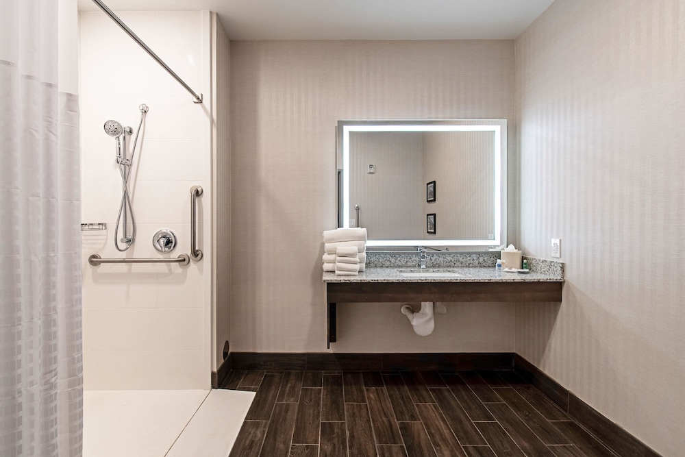 Comfort Suites Grove City Columbus South 13/36