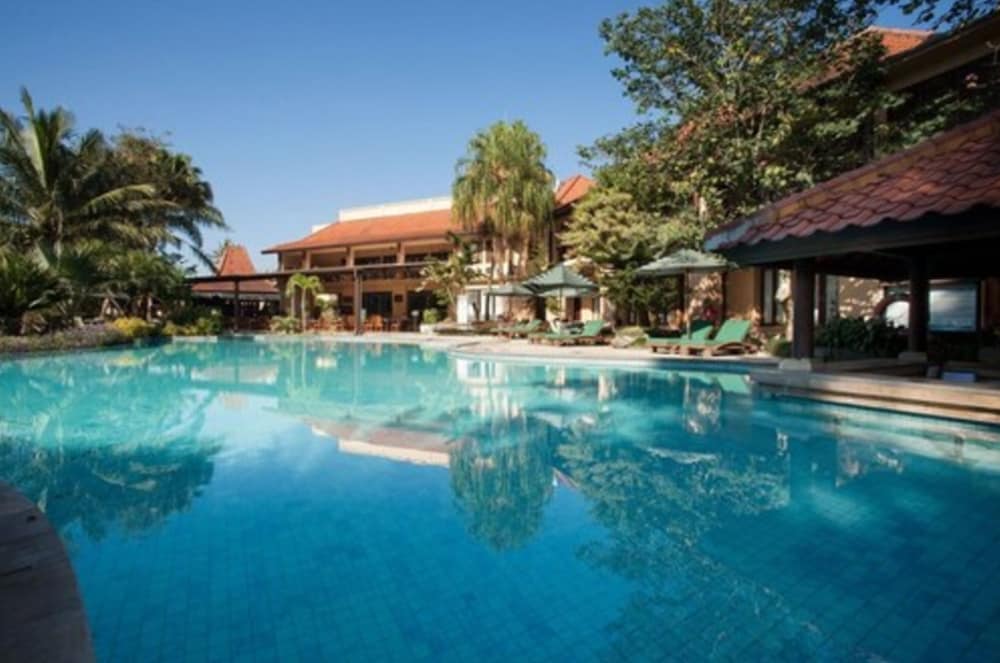Laras Asri Resort And Spa 1/66