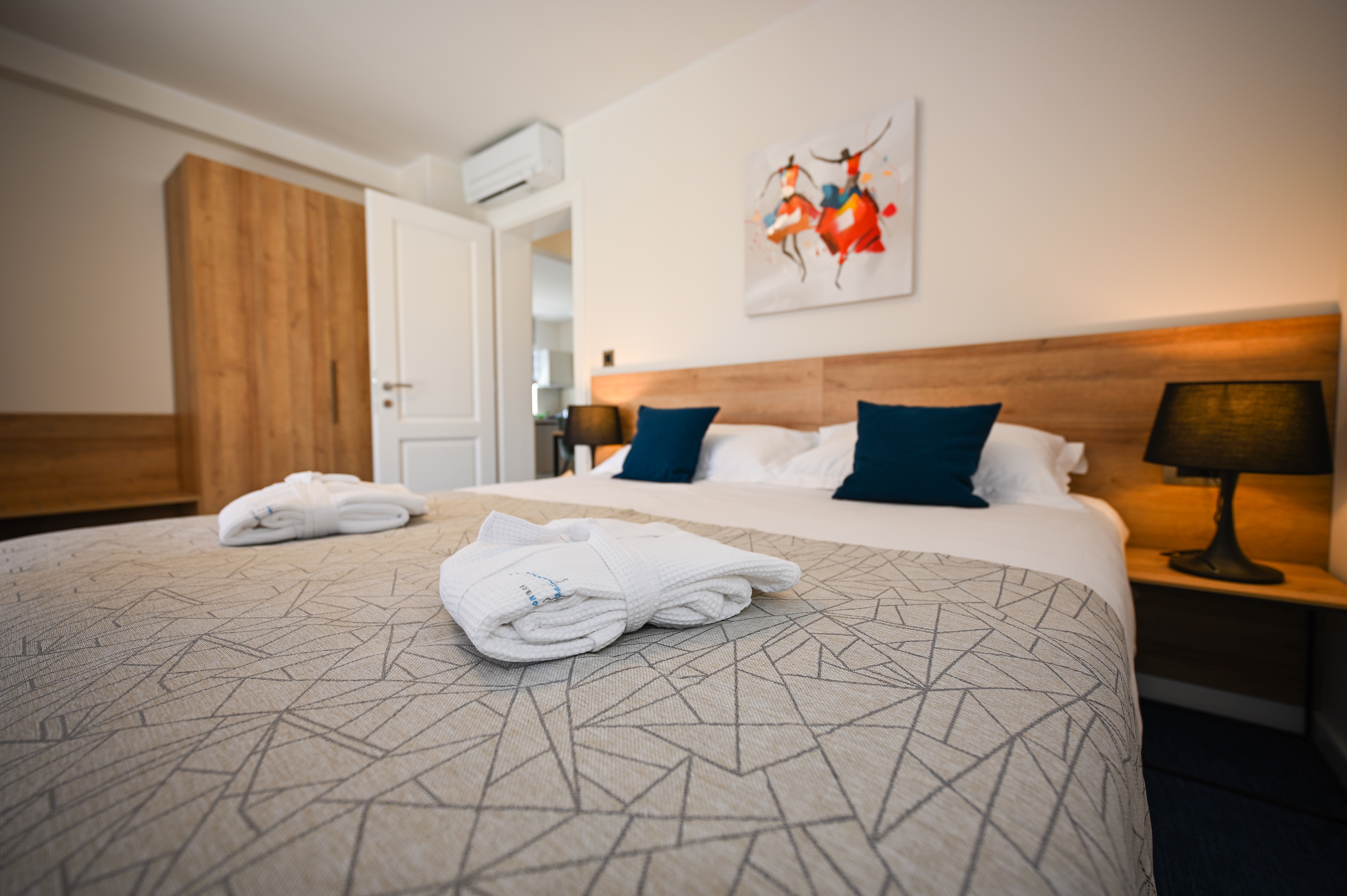 1 BEDROOM, APARTMENT
