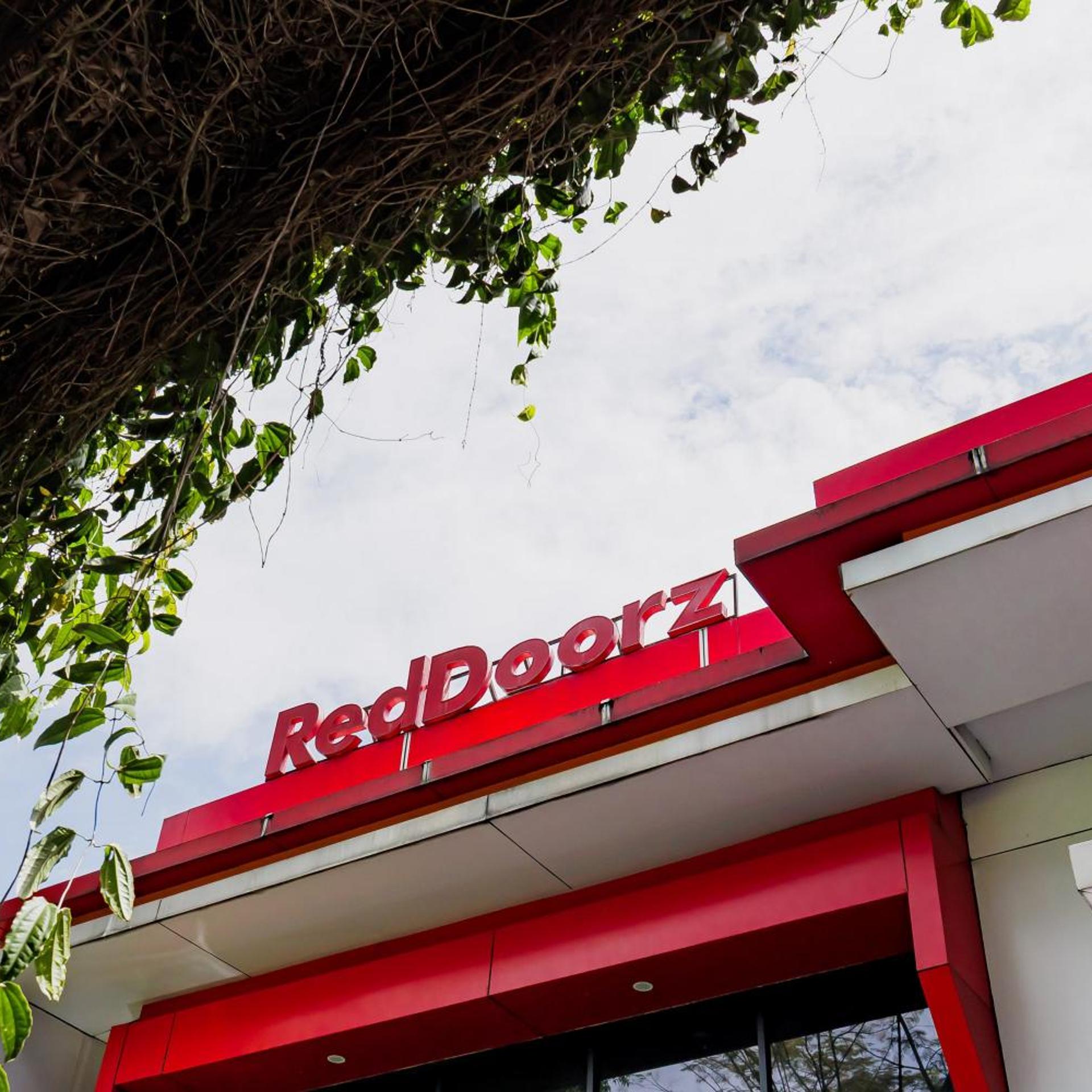 RedDoorz near Istana Plaza 2 1/50