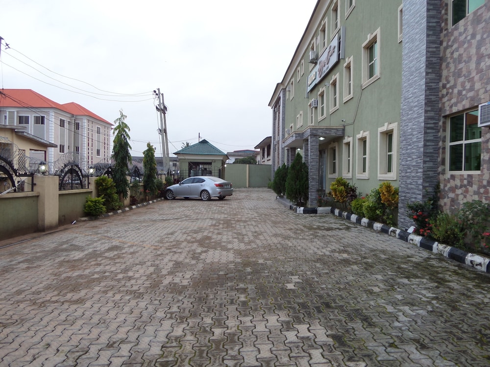 Akma Signature Hotel & Suites 18/20