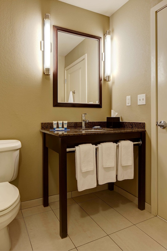 Hyatt House Seattle/Redmond 6/70