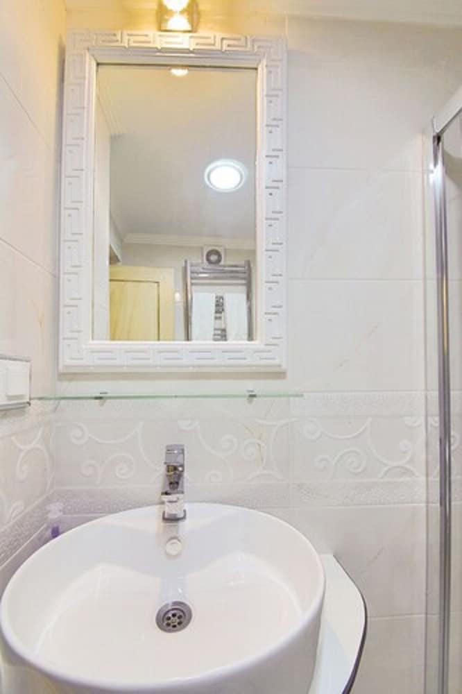 KATELYA HOTEL 74/78