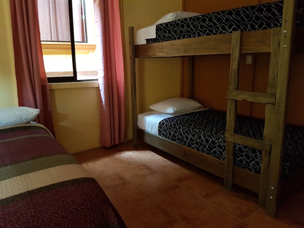Greemount Hotel 17/65