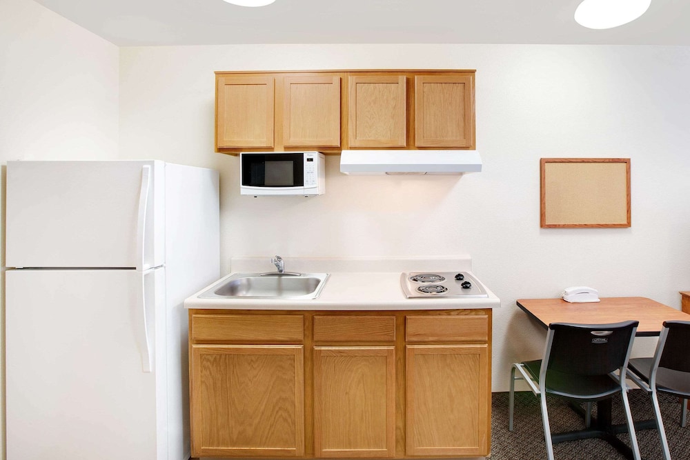 WoodSpring Suites Tyler Rose Garden 17/23