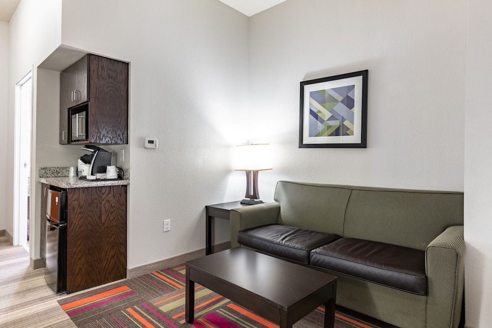 Holiday Inn Express & Suites New Martinsville 47/73