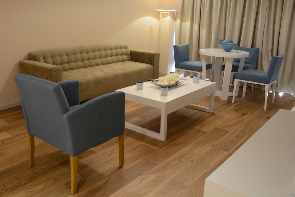 EPIC HOTEL VILLA DE MERLO 35/56