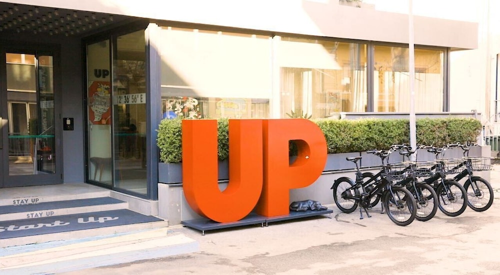 Up Hotel 60/67