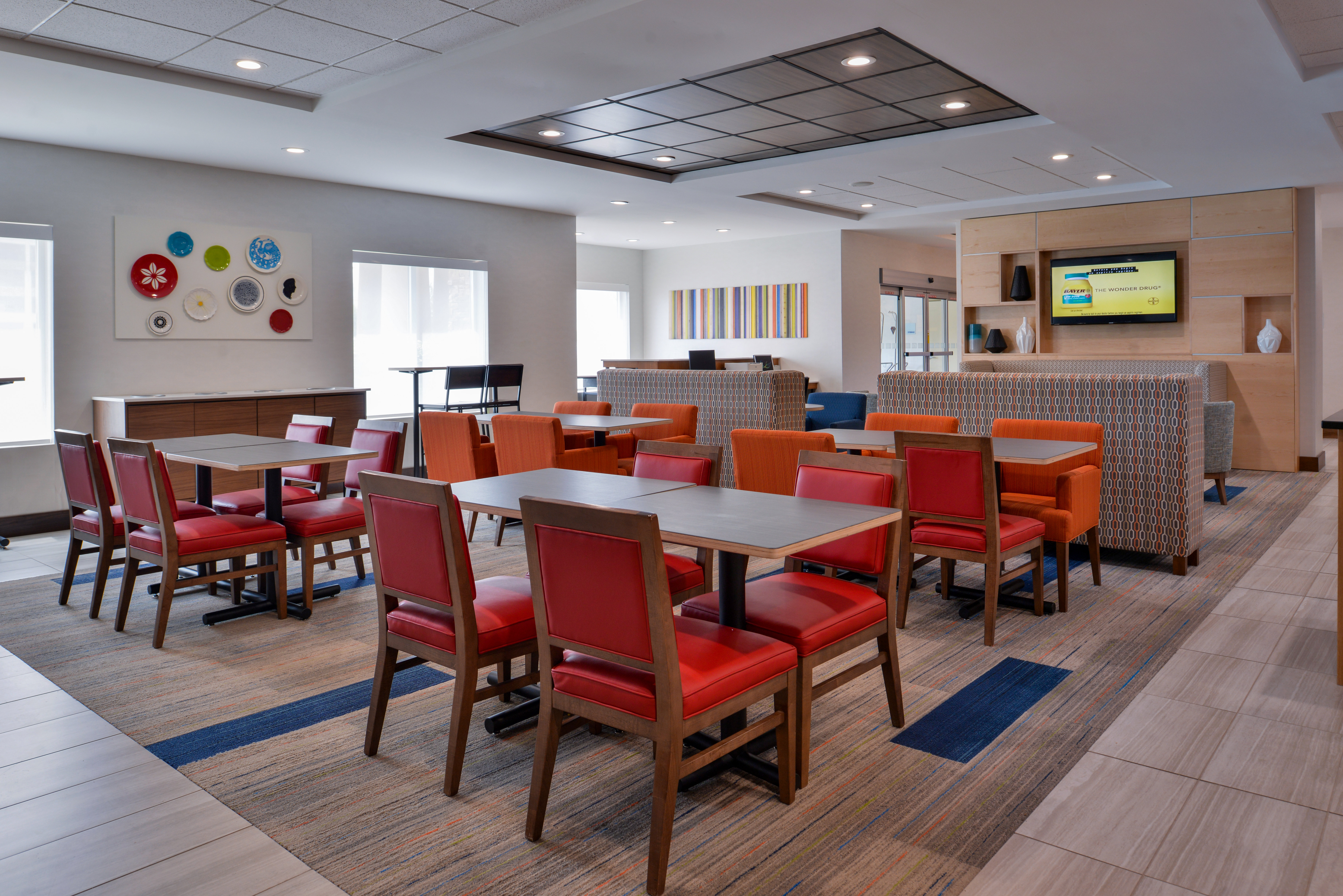 Holiday Inn Express Suites Cincinnati Mason 32/49