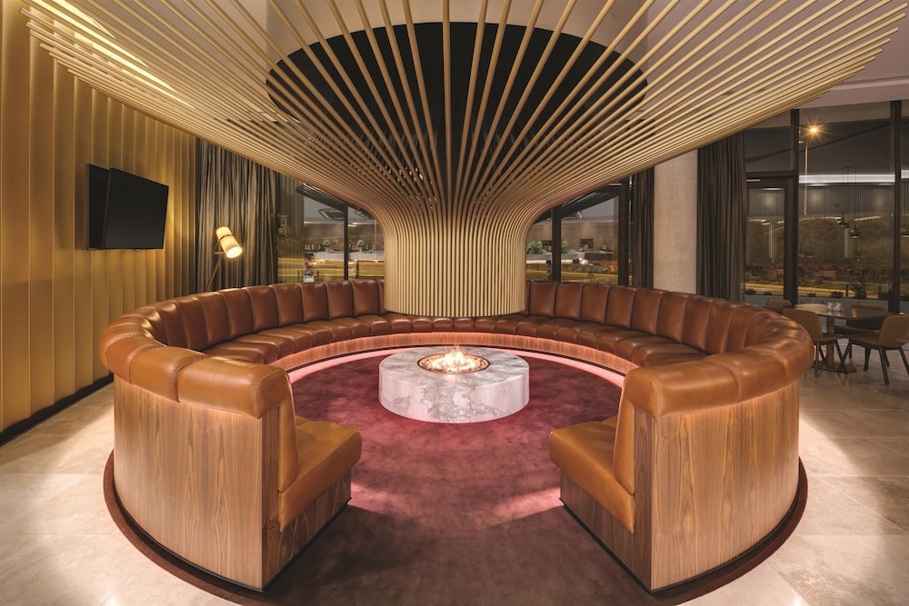 Vibe Hotel Canberra Airport 32/63