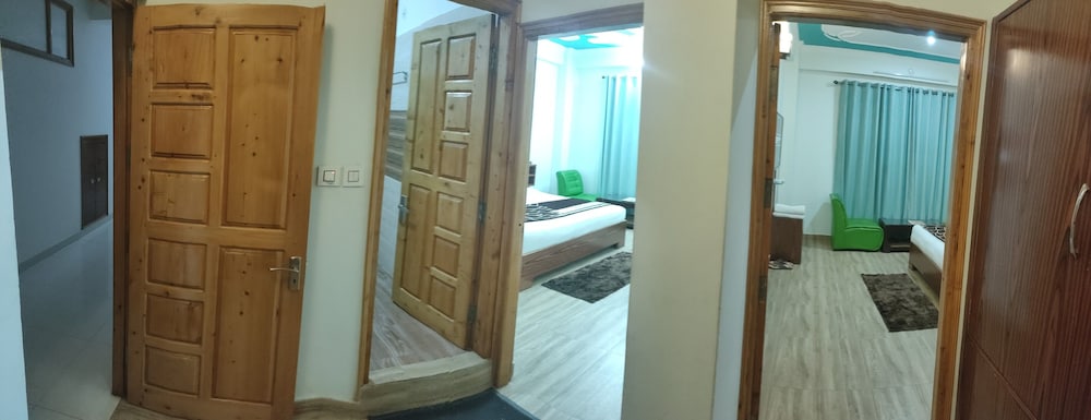 Hotel Sarla Regency 32/47