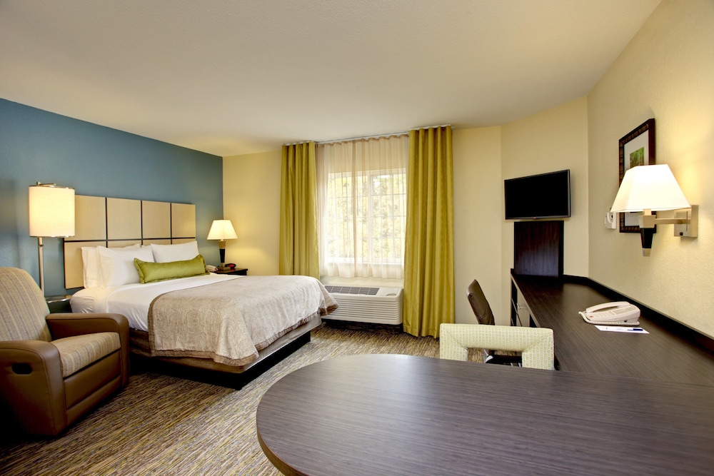 CANDLEWOOD SUITES RALEIGH CRABTREE 16/57
